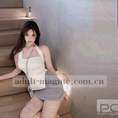 带有发光边框的18+符号，背景为深红色渐变